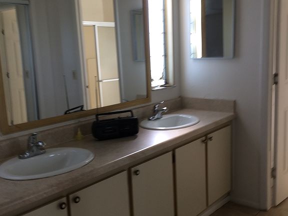 Master bath w/double sinks