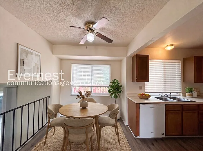 3 bed, 2.0 bath, 1300 sqft, $2,045 — Photo 2