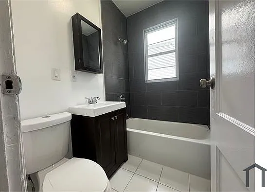 95 Melrose Ave #2L — Photo 4