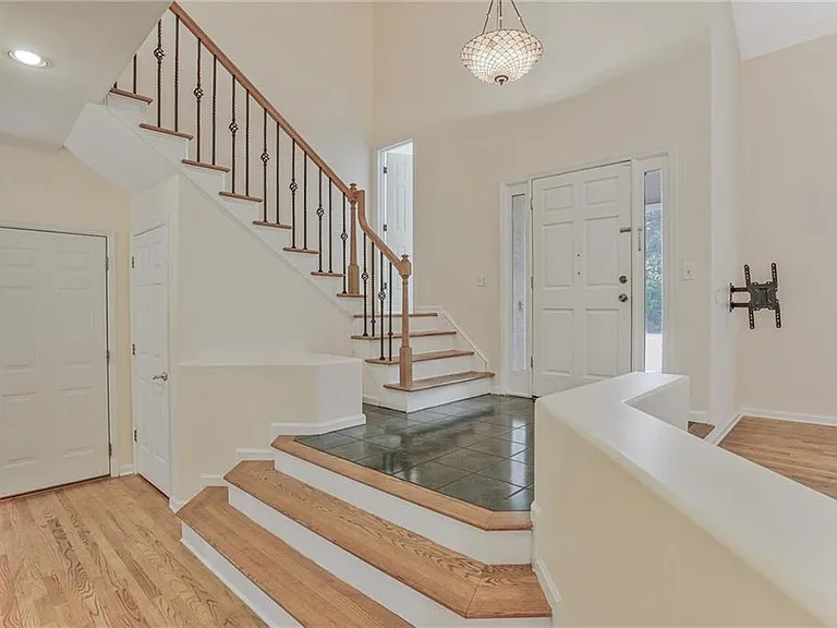 16 Ancient Oak Ct NE — Photo 11