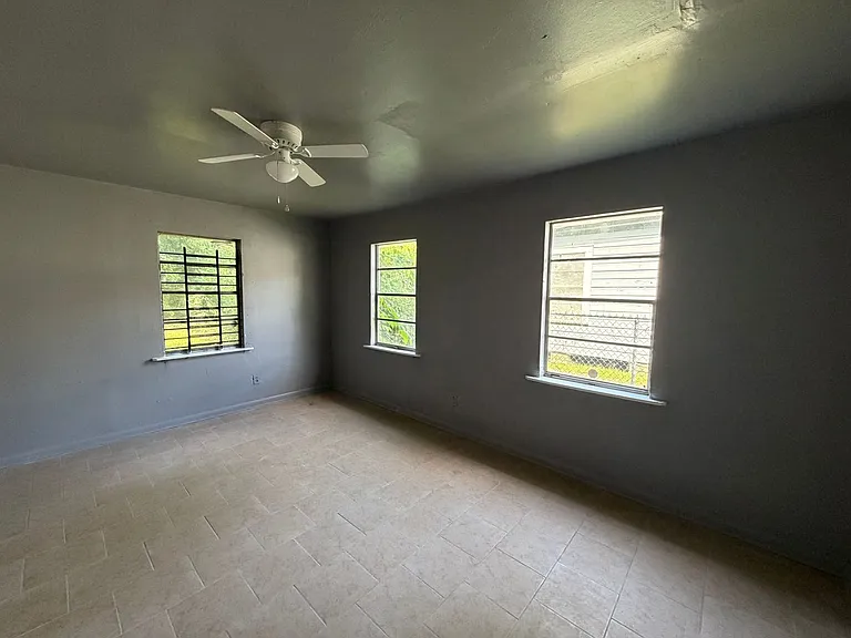 1844 Nicholson St — Photo 3