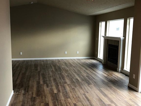 4th image of 1413 W Summer Hill Ct
