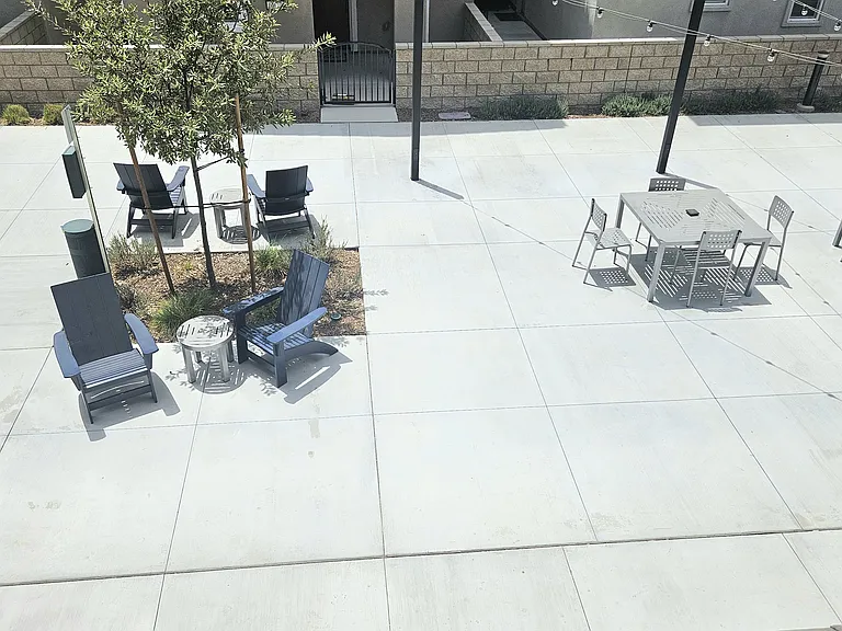 6045 Fairfax Dr — Photo 36