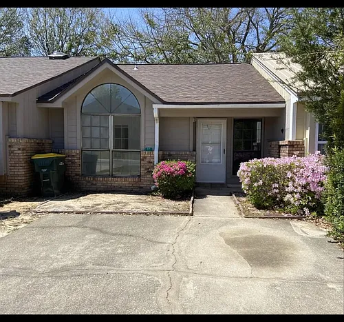 8 Viking Dr NW #C Photo 1 8 Viking Dr NW #C Photo 1