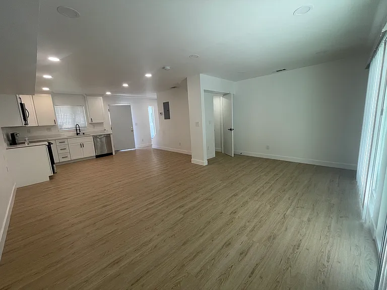 339 Lester Ave #5 — Photo 3