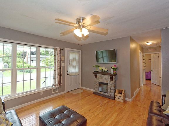 5th image of 4 Chateau Ct