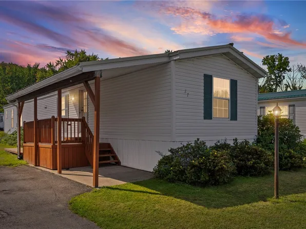 27 Birch Cir, Williamson, NY 14589