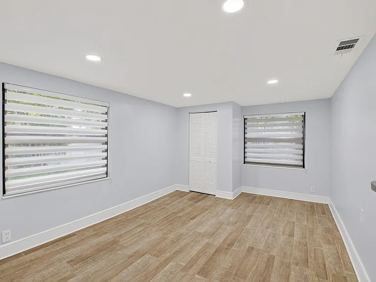 725 Heron Dr — Photo 21