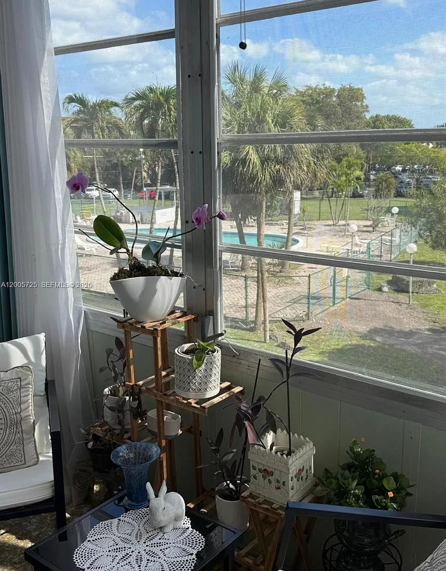 Royal Oaks Condo — Photo 3