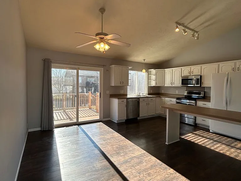817 Lake Vista Dr — Photo 9