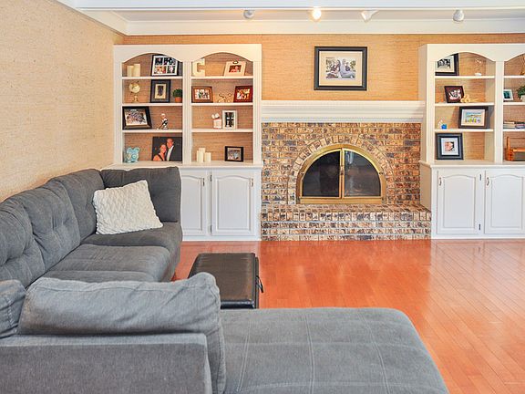 3rd image of 5372 Clydesdale Ln