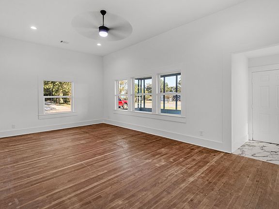 5th image of 400 W Stewart St