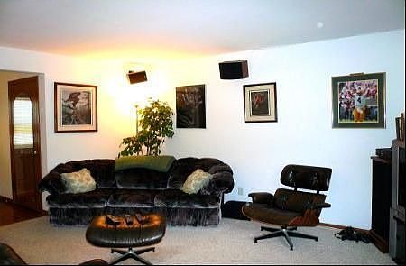 3rd image of 300 Foxwood Dr