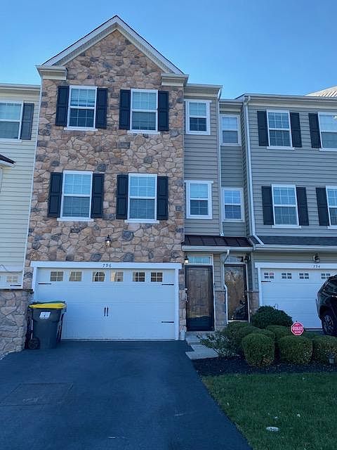 1st image of 796 Jacobsen Cir
