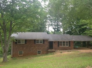 546 Candlewood Dr, Stone Mountain, GA 30088