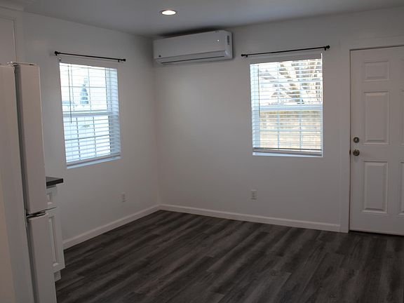 4th image of 5960 California Ave #A