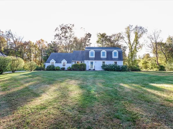 27 Bridle Road, New Milford, CT 06776