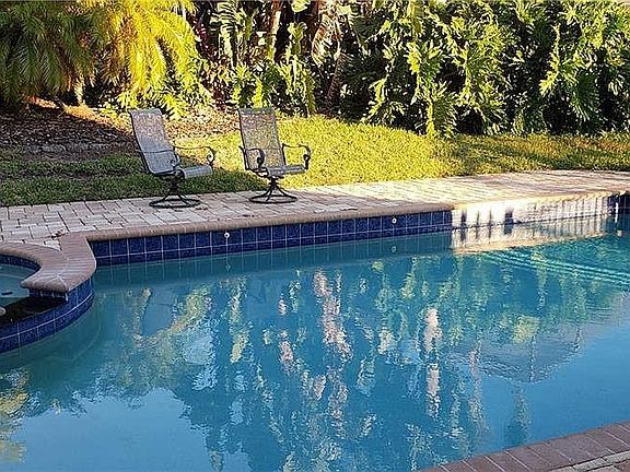 2nd image of 412 ASTER DRIVE