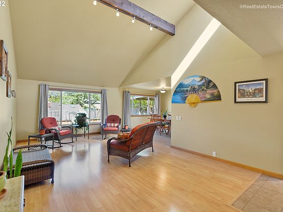 4th image of 1447 SE 51st Ave