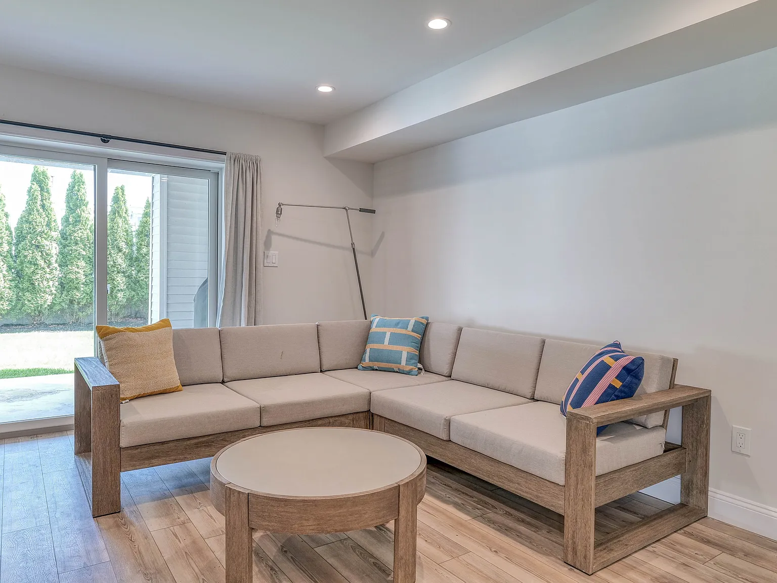 4 bed, 3500 sqft, $30,000 — Photo 3