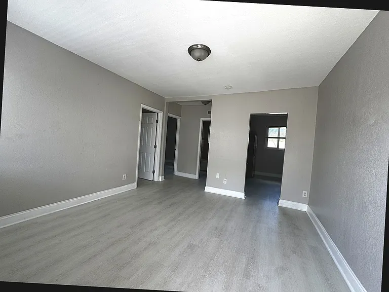 1940 Washington Ave — Photo 3