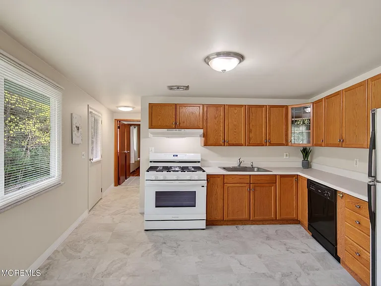 29 Demmert Ave — Photo 11