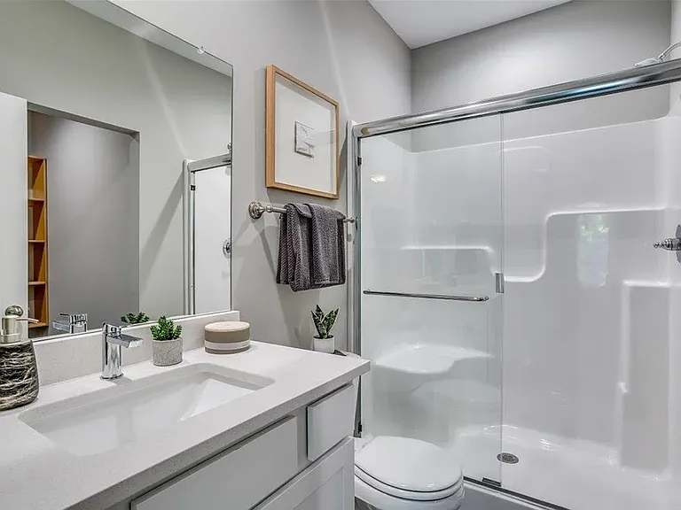 4948 N Vassar Ave — Photo 11