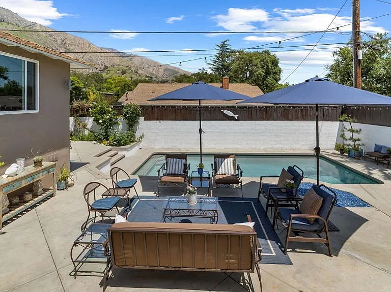 2030 N Altadena Dr — Photo 46