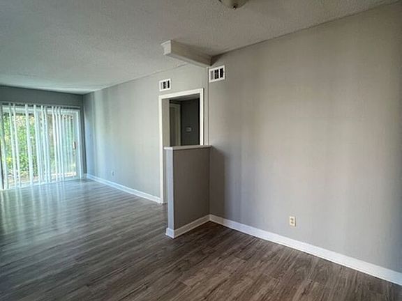 3rd image of 135 Oakwood Ave