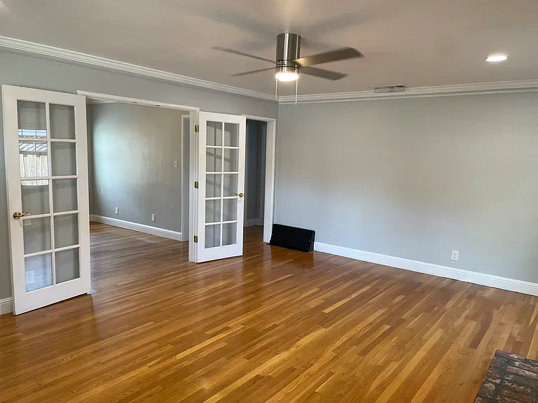 2067 Jonathan Ave — Photo 4