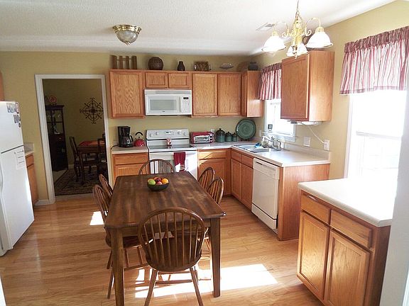 5th image of 106 Grandford Pl
