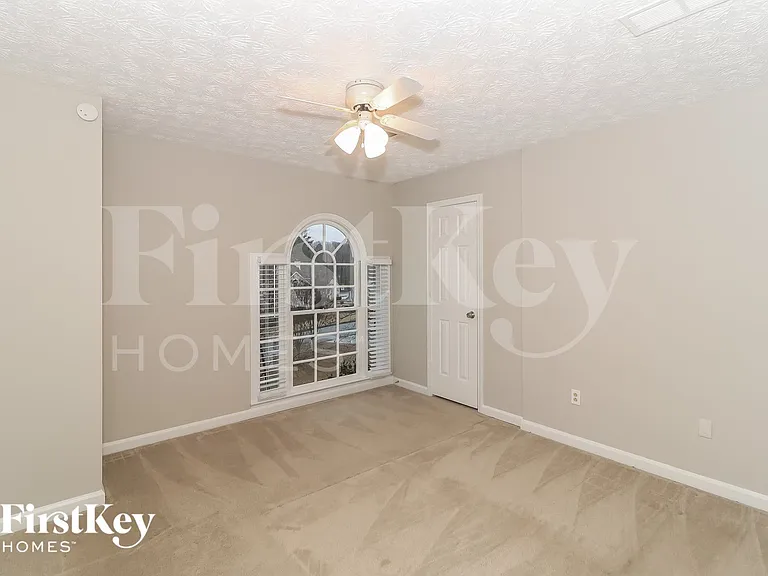 2117 Gatwick Dr — Photo 11