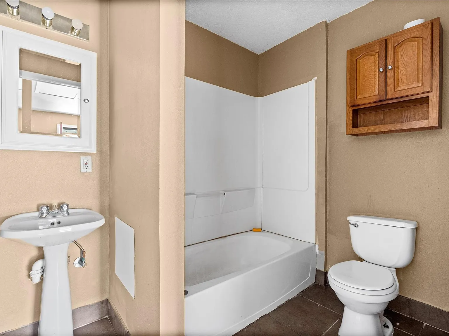 2200 Peach Ave — Photo 4