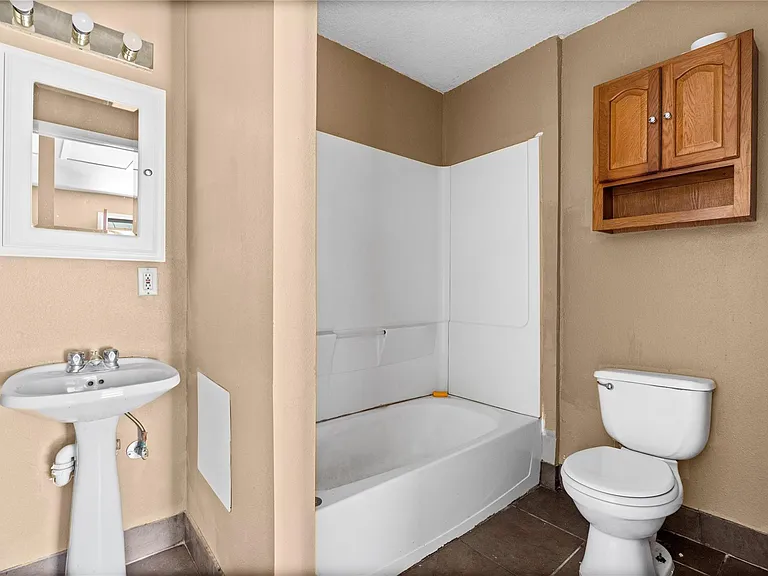 2200 Peach Ave #3 — Photo 8