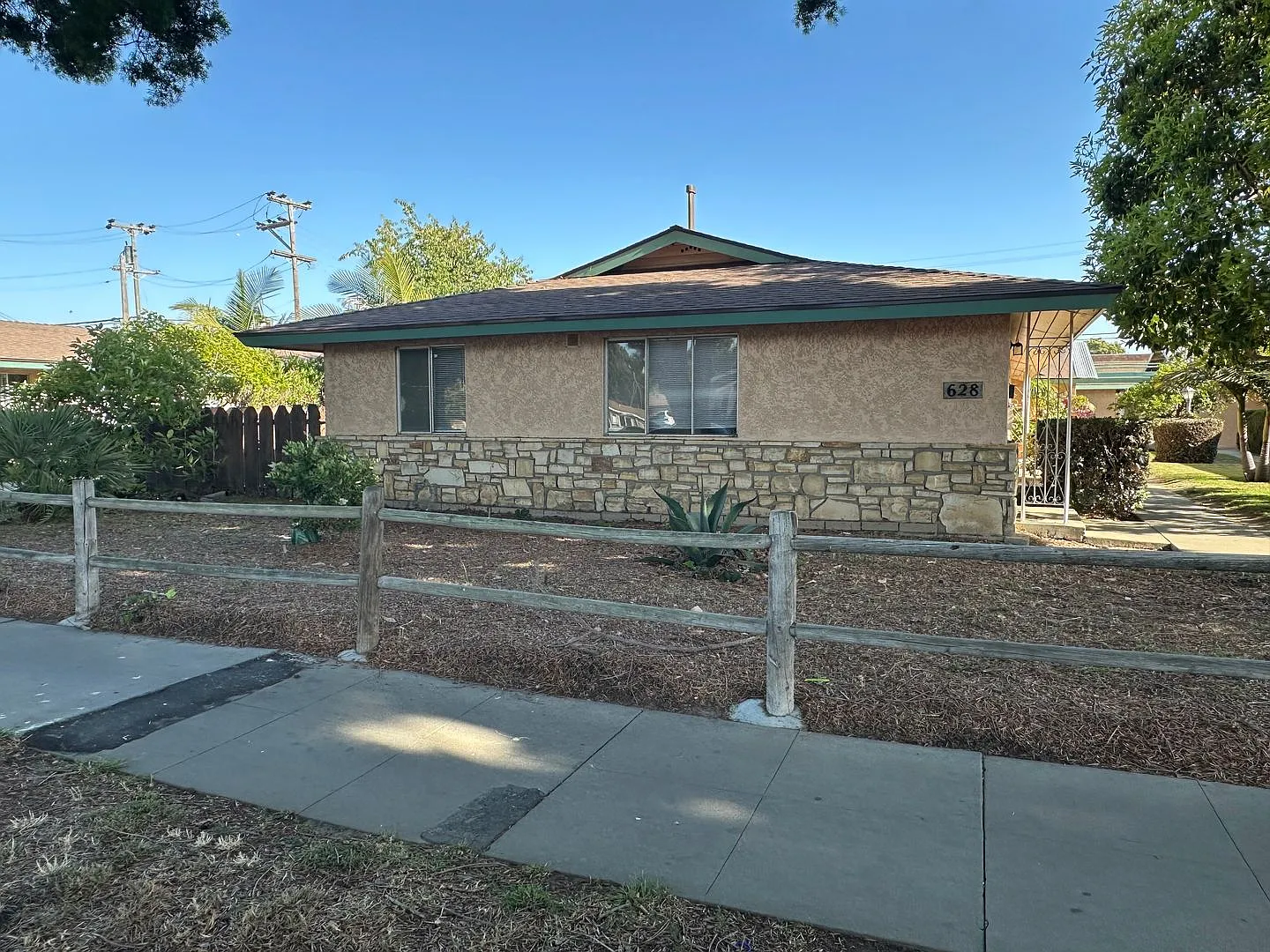 Cute 2 Bd 1Ba Unit in quiet 14 unit Apartment complex — Photo 2