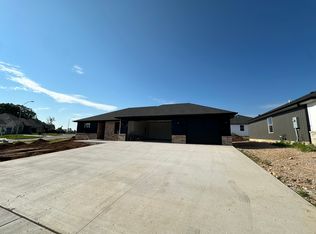 670 W Arbor Glenn Dr, Nixa, MO 65714