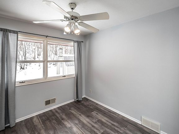 3rd image of 1615 Southview Blvd