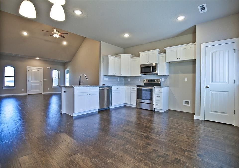 1st image of 909 N 27th St
