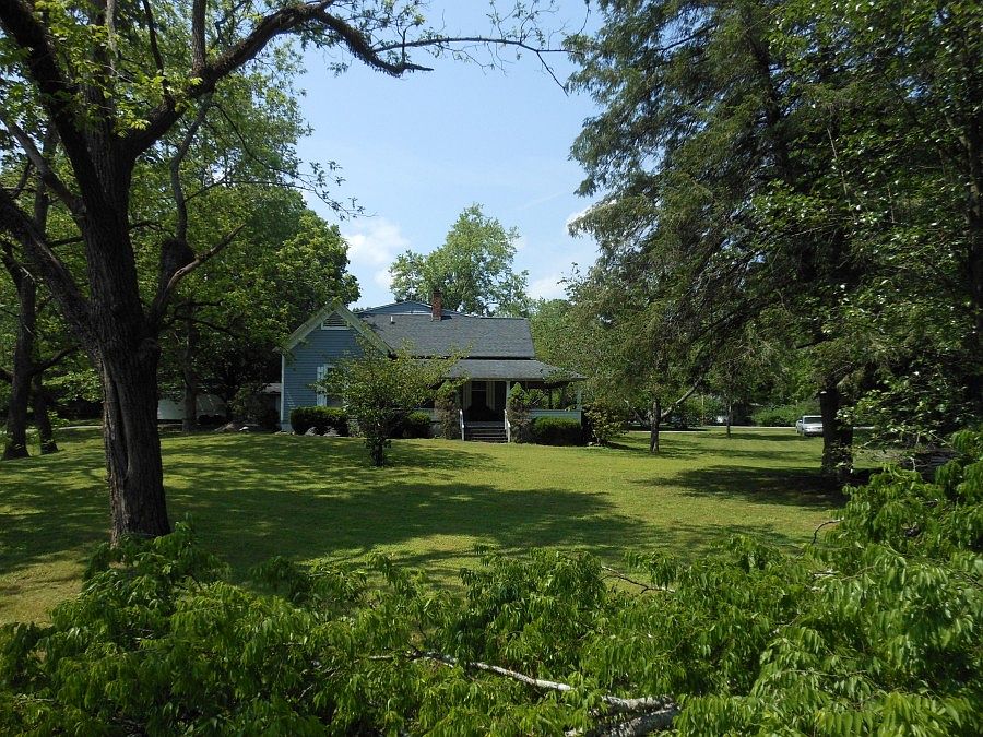 1st image of 411 Glenhill Cir