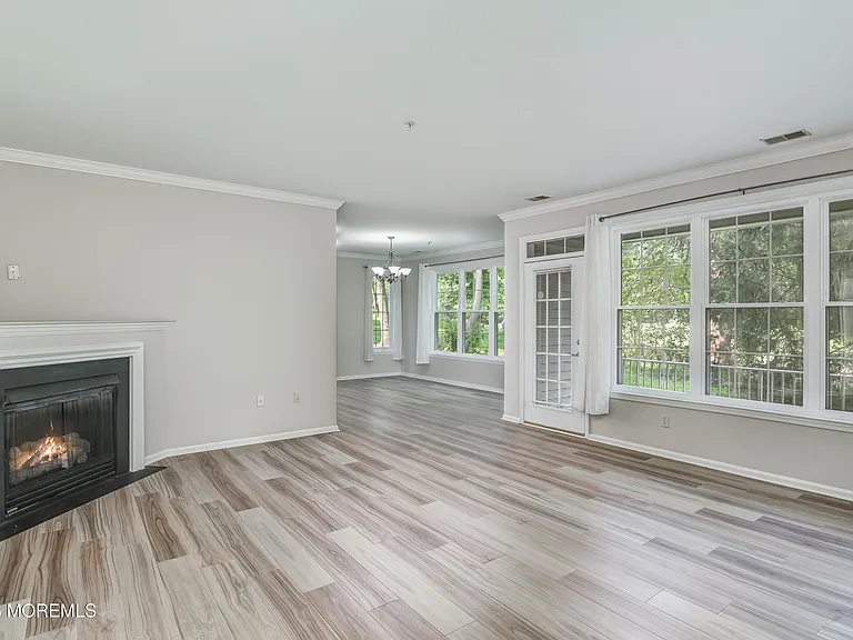 574 Saint Andrews Pl — Photo 4