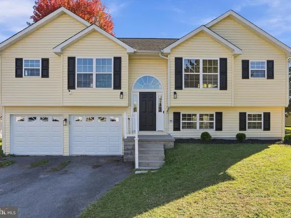 275 Thoreau Dr, Inwood, WV 25428