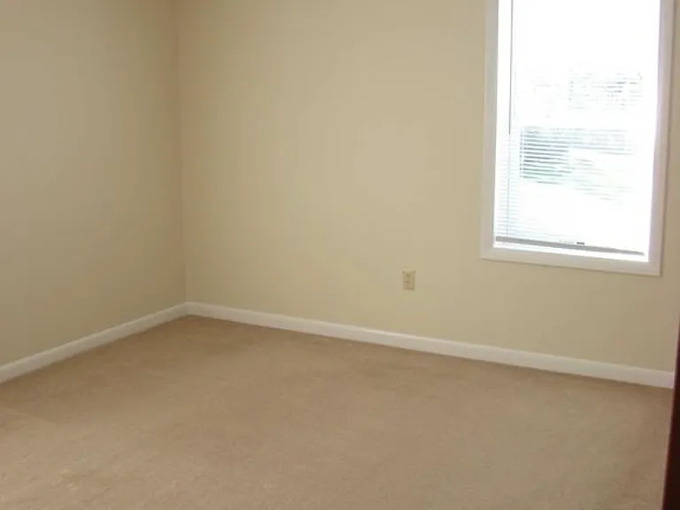 1408 Bradley Dr #L-312 — Photo 6