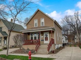 7302 Saint James St, Wauwatosa, WI 53213