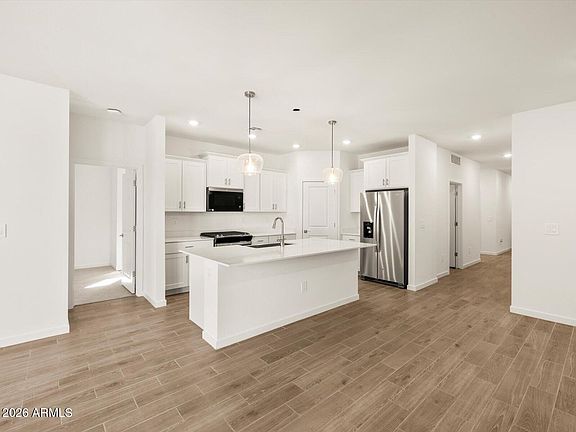 5th image of 3290 N CAMDEN Drive