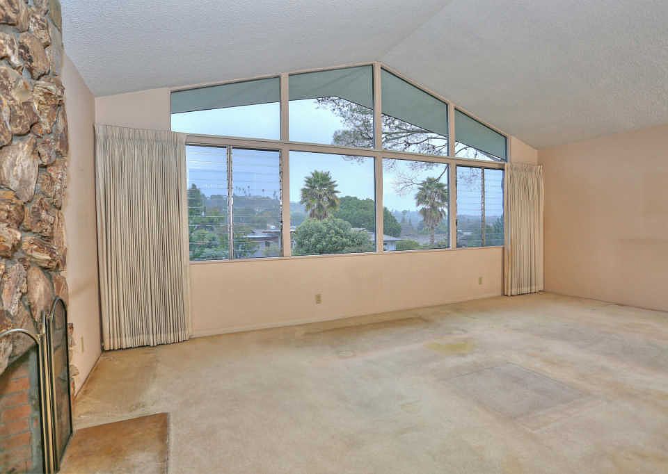 1st image of 455 Vaquero Ln