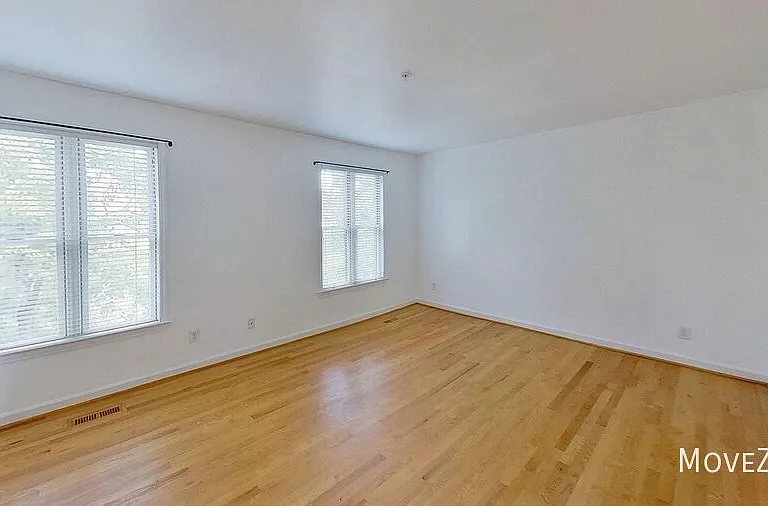 208 E Davie St — Photo 34