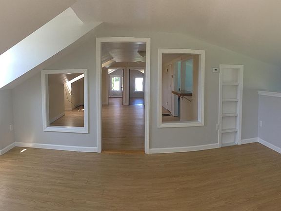 Living towards bonus/dining/office