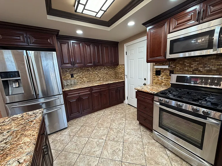 7189 Camel Rock Way — Photo 3
