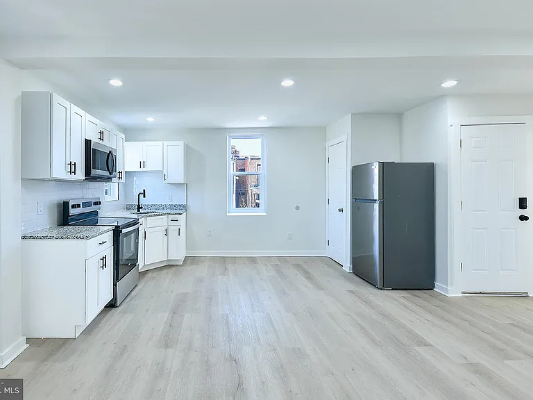 2330 Bryant Ave #4 — Photo 4