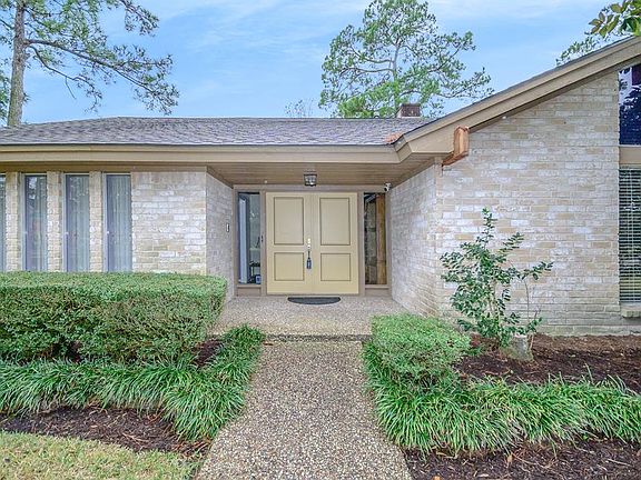 Desirable one story home in the sought after location of Wimbledon Estates sub-division